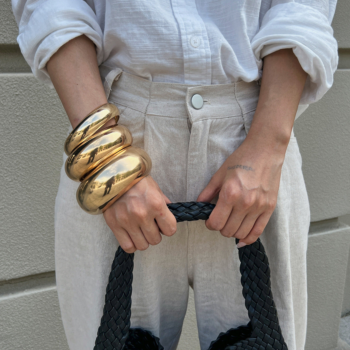 Pulsera de aleación redonda geométrica exagerada para mujer con acabado chapado