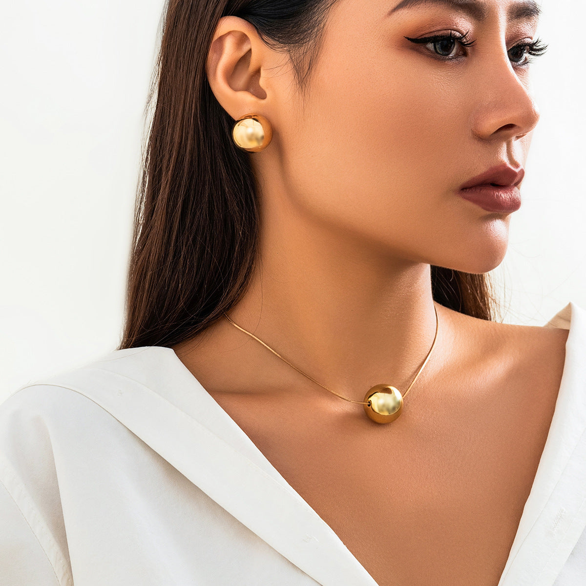 Collana con ciondolo a sfera rotonda geometrica punk con catena a serpente in metallo placcato per donna