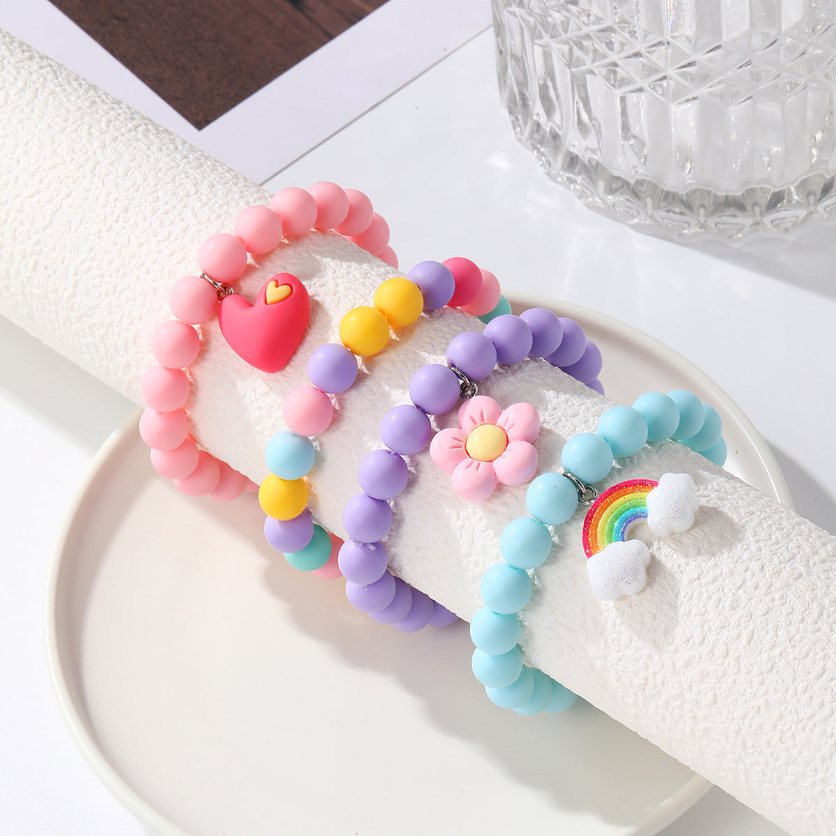 Set di bracciali in acrilico lucido a forma di cuore con lettere stile bohémien per donna
