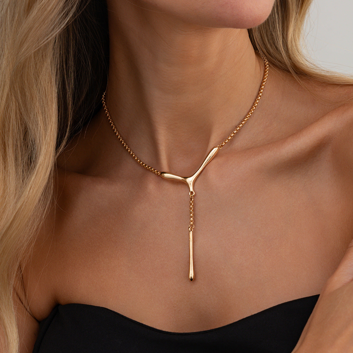 Minimalist Teardrop Zinc Alloy Pendant Plated Iron Necklace for Women