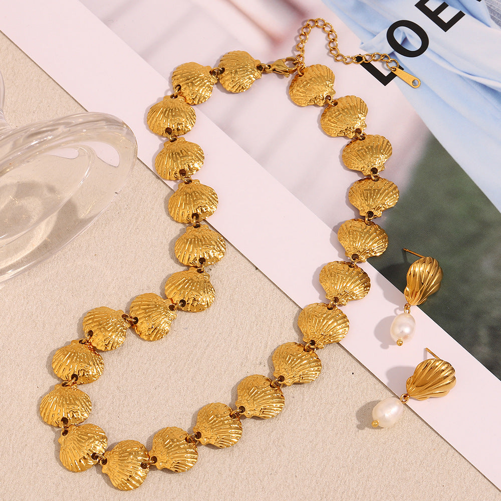 Elegant Vintage-Inspired Scallop Shell Pendant Necklace for Women Stainless Steel with 18K Gold Plating