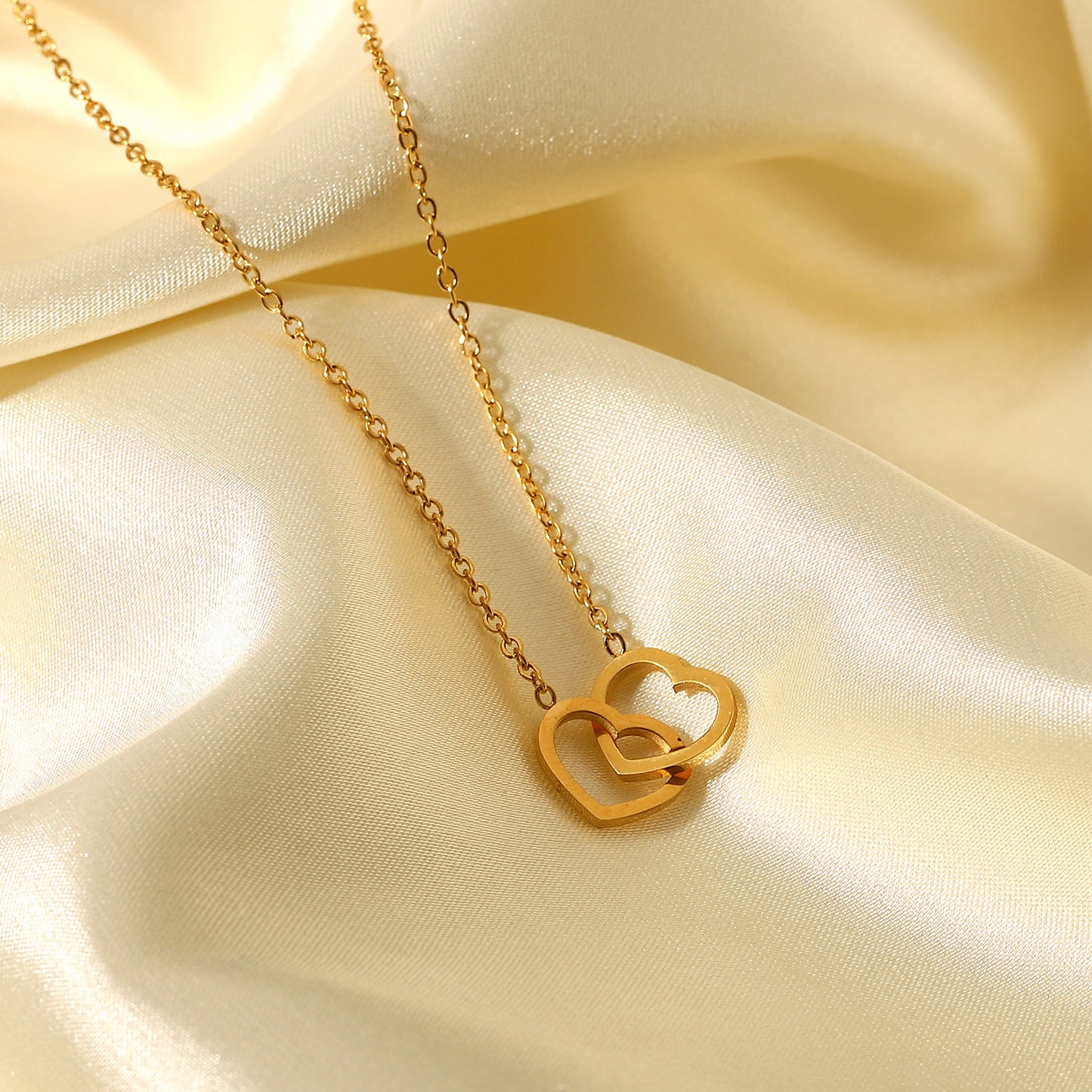Collana da donna con ciondolo a cuore minimalista, catena in acciaio inossidabile e placcatura in oro 18 carati
