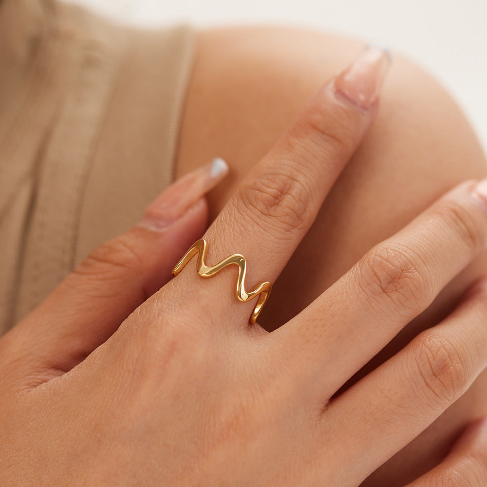 Anello in acciaio inossidabile a forma d'onda minimalista con placcatura in oro 18 carati da donna, gioielli di moda con design geometrico