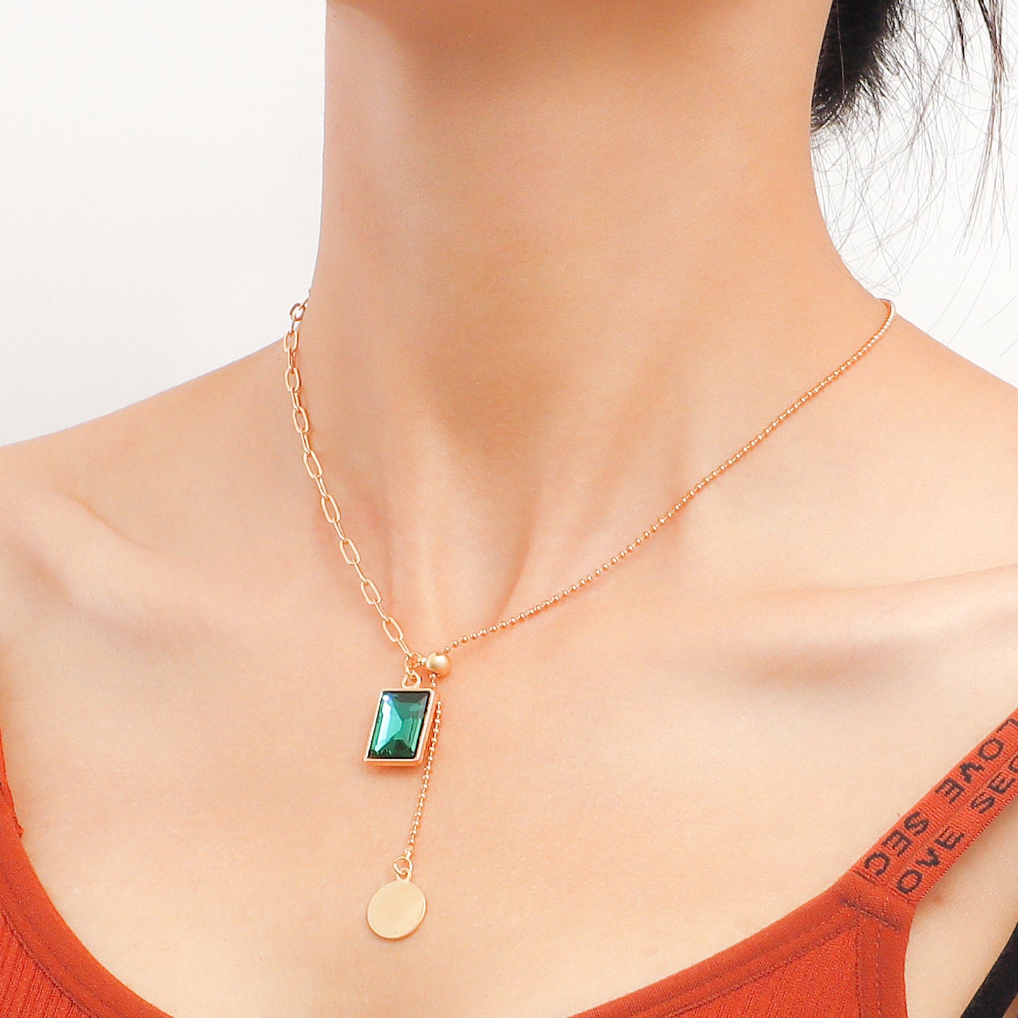 Fashionable Geometric Emerald Green Pendant Necklace for Women in Alloy with Plated Finish, Minimalist Clavicle Chain