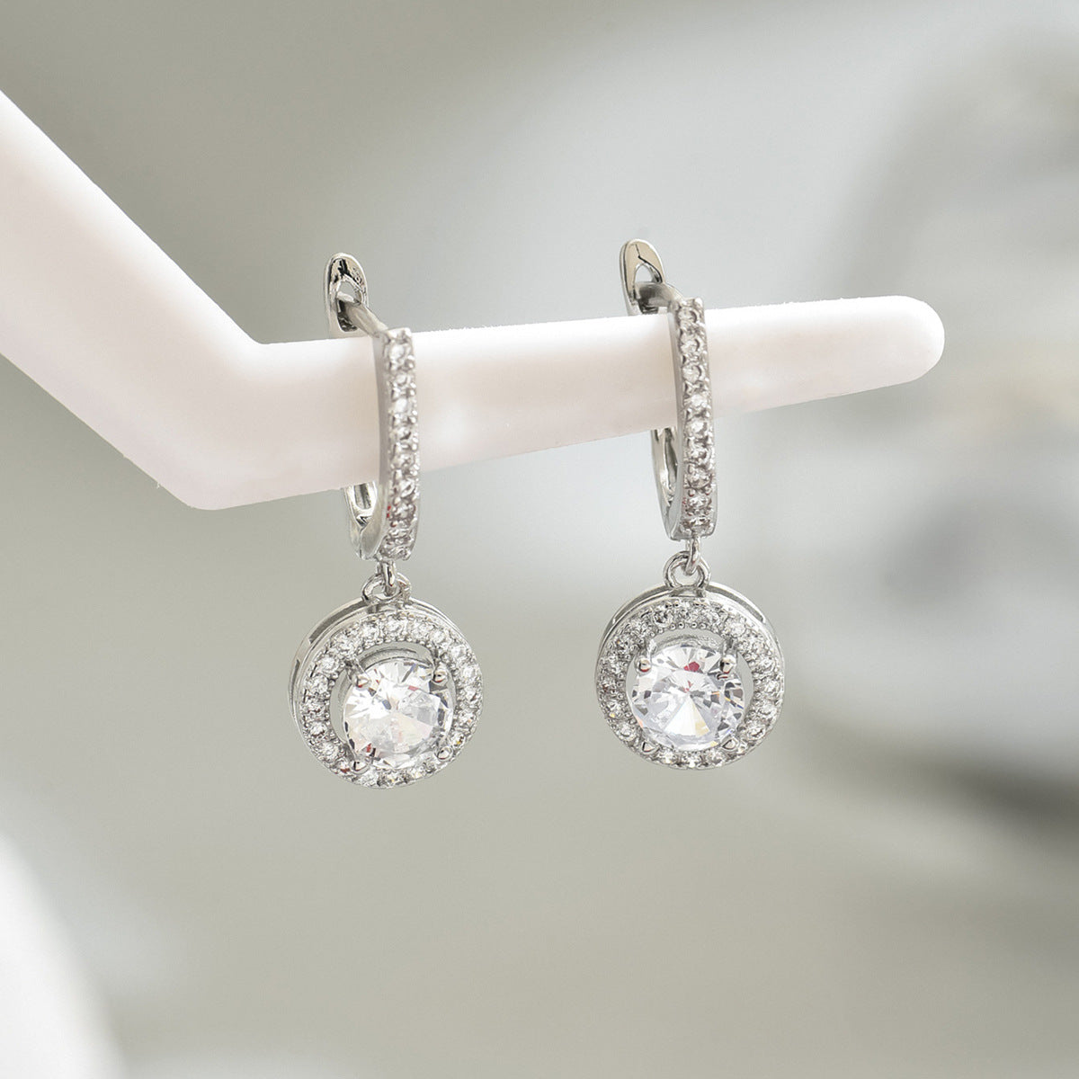 Pendientes de Cobre Minimalistas Geométricos en Forma de U con Incrustaciones de Zirconia para Mujer