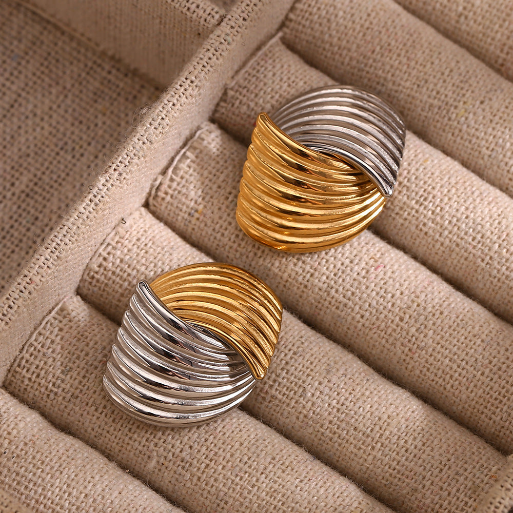 Orecchini a perno geometrici minimalisti a ventaglio incrociati in acciaio inossidabile placcato oro 18K