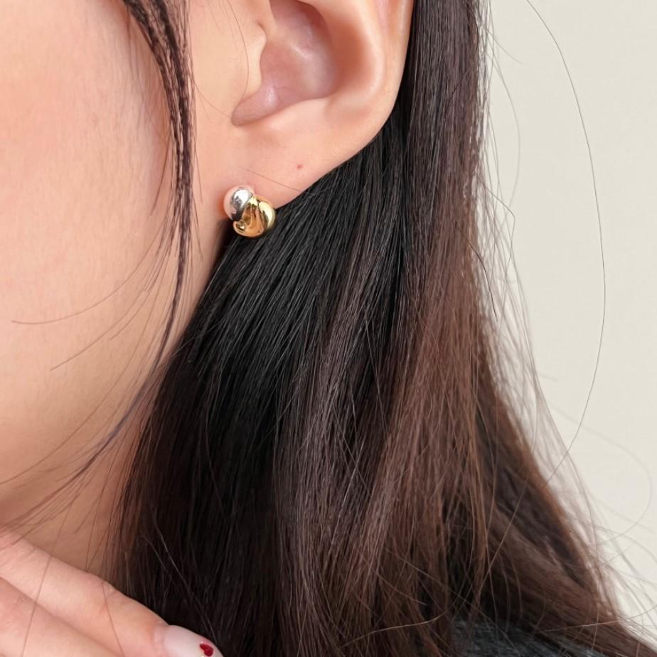 Orecchini da donna minimalisti placcati in argento sterling 925 con lettera e luna