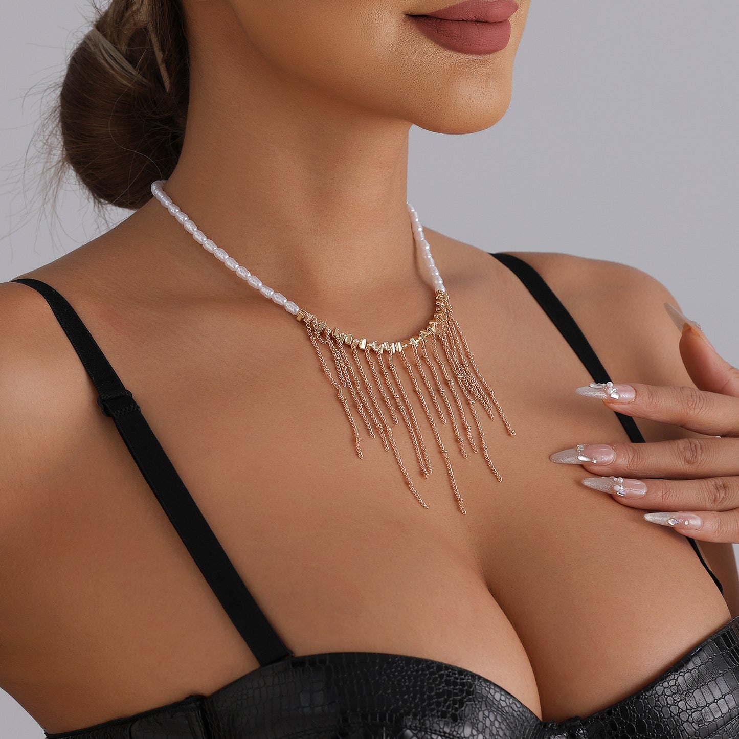 Minimalist Baroque-Inspired Alloy Pendant Necklace with Tassel Detail and Geometric Shape for Women