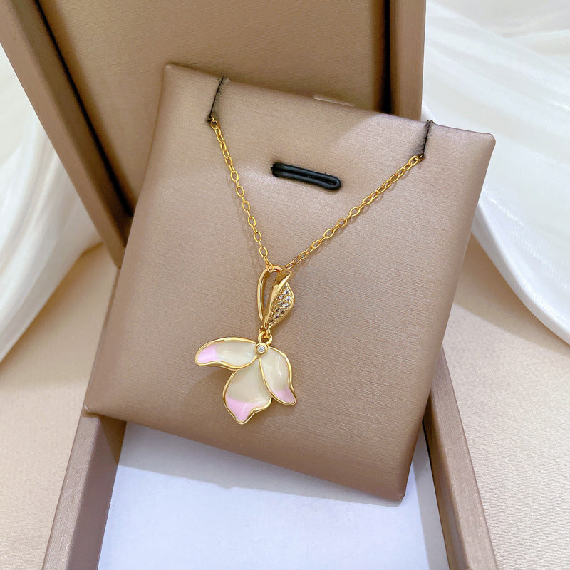 Collana Pendente Minimalista Floreale Geometrica in Acciaio al Titanio con Finitura Smaltata e Accenti di Zirconia Cubica da Donna