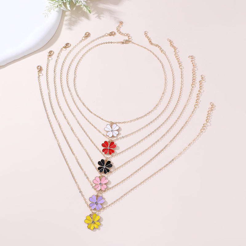 Collar con colgante esmaltado con forma de lazo floral dulce para niñas con dije de aleación y detalles de pedrería