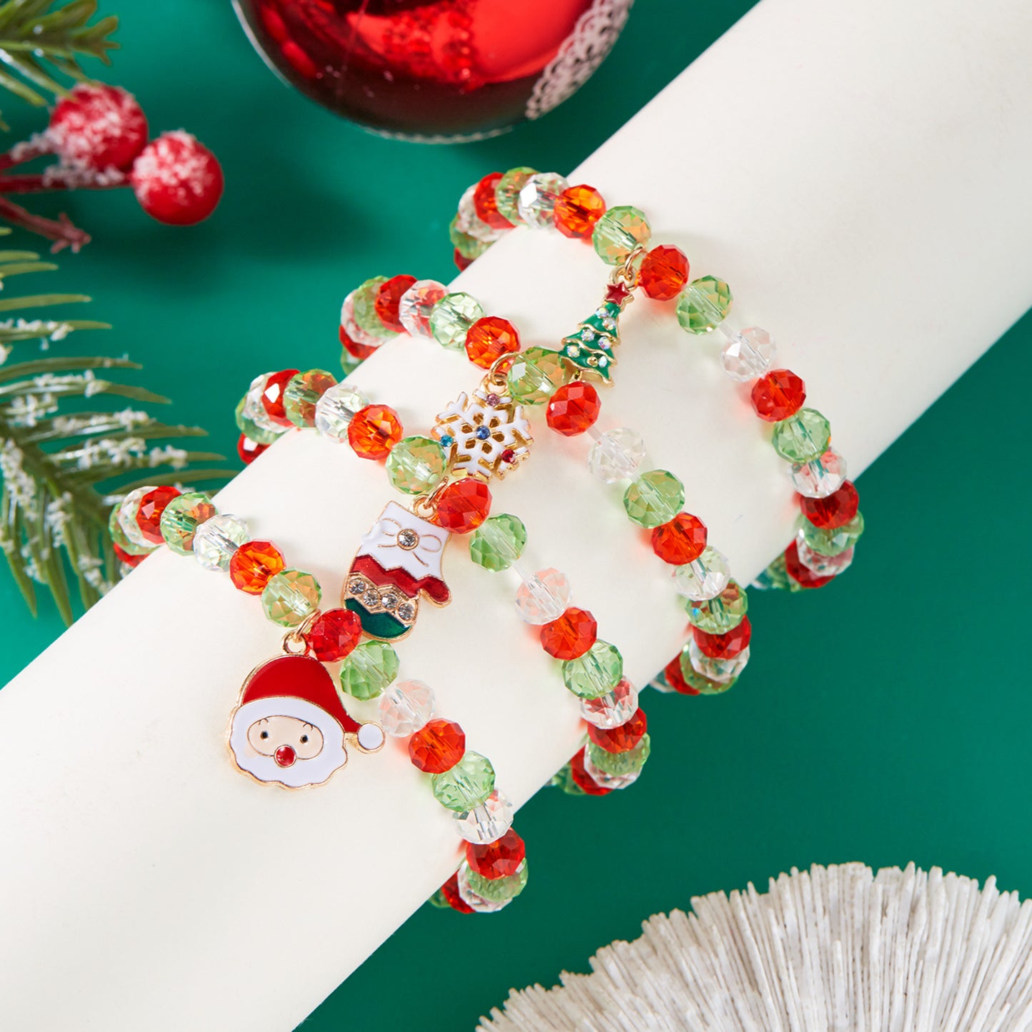 Conjunto de pulseras artesanales de aleación con temática navideña con dijes de Papá Noel, árbol de Navidad y guantes para mujer