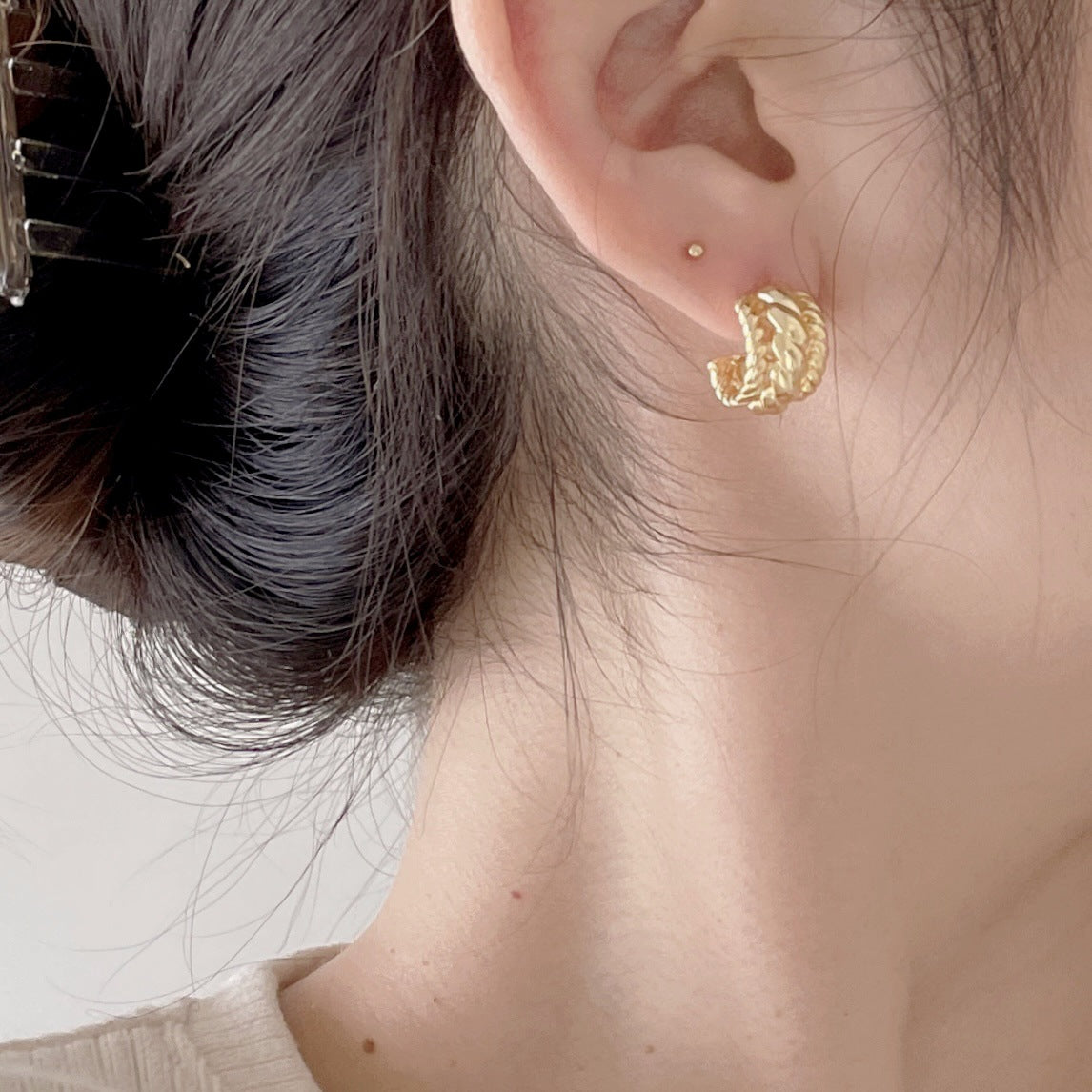 Orecchini a perno minimalisti coreani a forma di lettera in argento sterling con finitura placcata