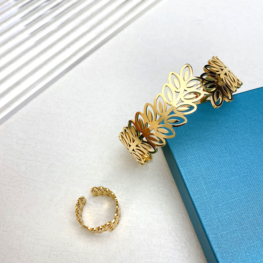 Elegant Wheat Sheaf Shaped Bracelet for Women in Titanium Steel with Mesh Texture and Irregular Pattern