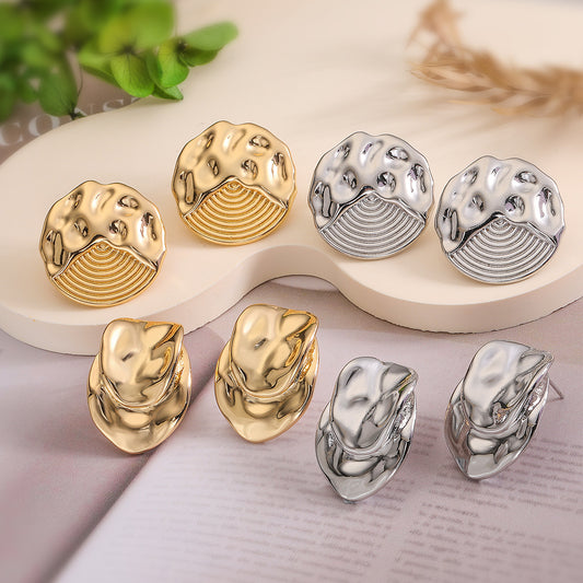 Orecchini a perno geometrici minimalisti in rame per donna placcati in oro vero, design elegante di ispirazione vintage