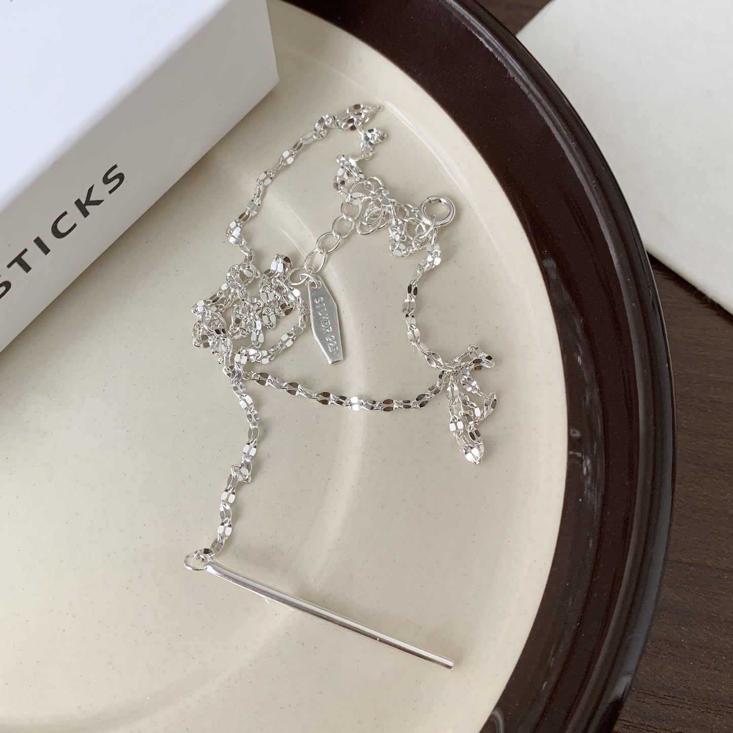 Bonito collar de labios geométricos de plata de ley 925 chapado en oro