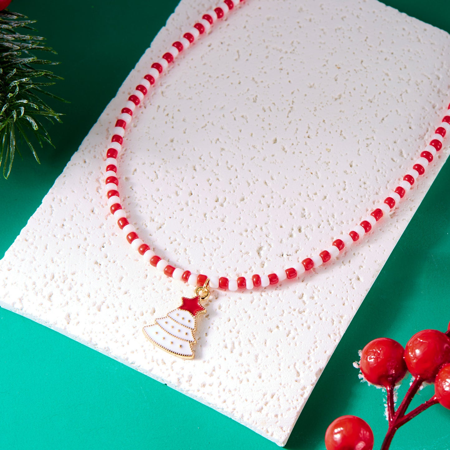 Collar con colgante de árbol de Navidad con Papá Noel y muñeco de nieve de estilo vintage francés para mujer con perlas de imitación y acabado esmaltado