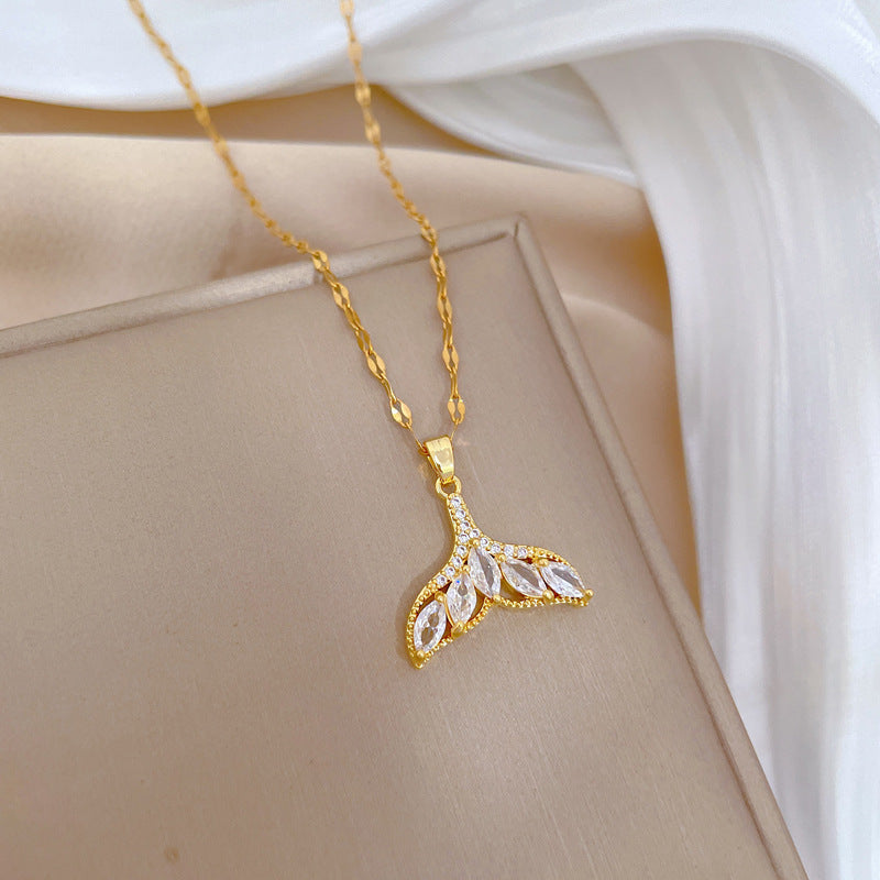 Collana con ciondolo a coda di pesce geometrica di lusso per donne e uomini in acciaio inossidabile cavo con strass intarsiati, catena per clavicola