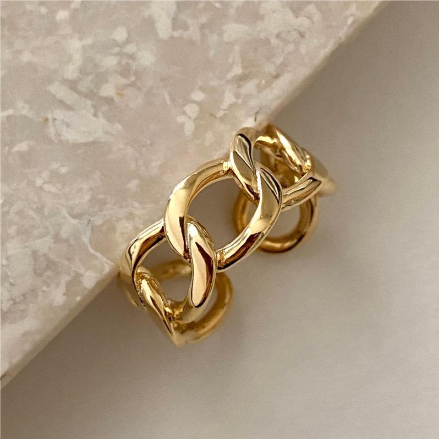Anillo de plata de ley 925 geométrico minimalista para mujer con diseño limpio y acabado liso