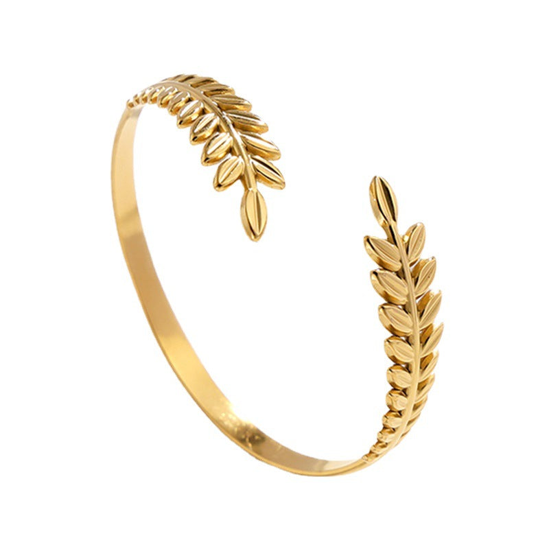 Pulsera C de acero de titanio en forma de hoja de moda para mujer con acabado chapado