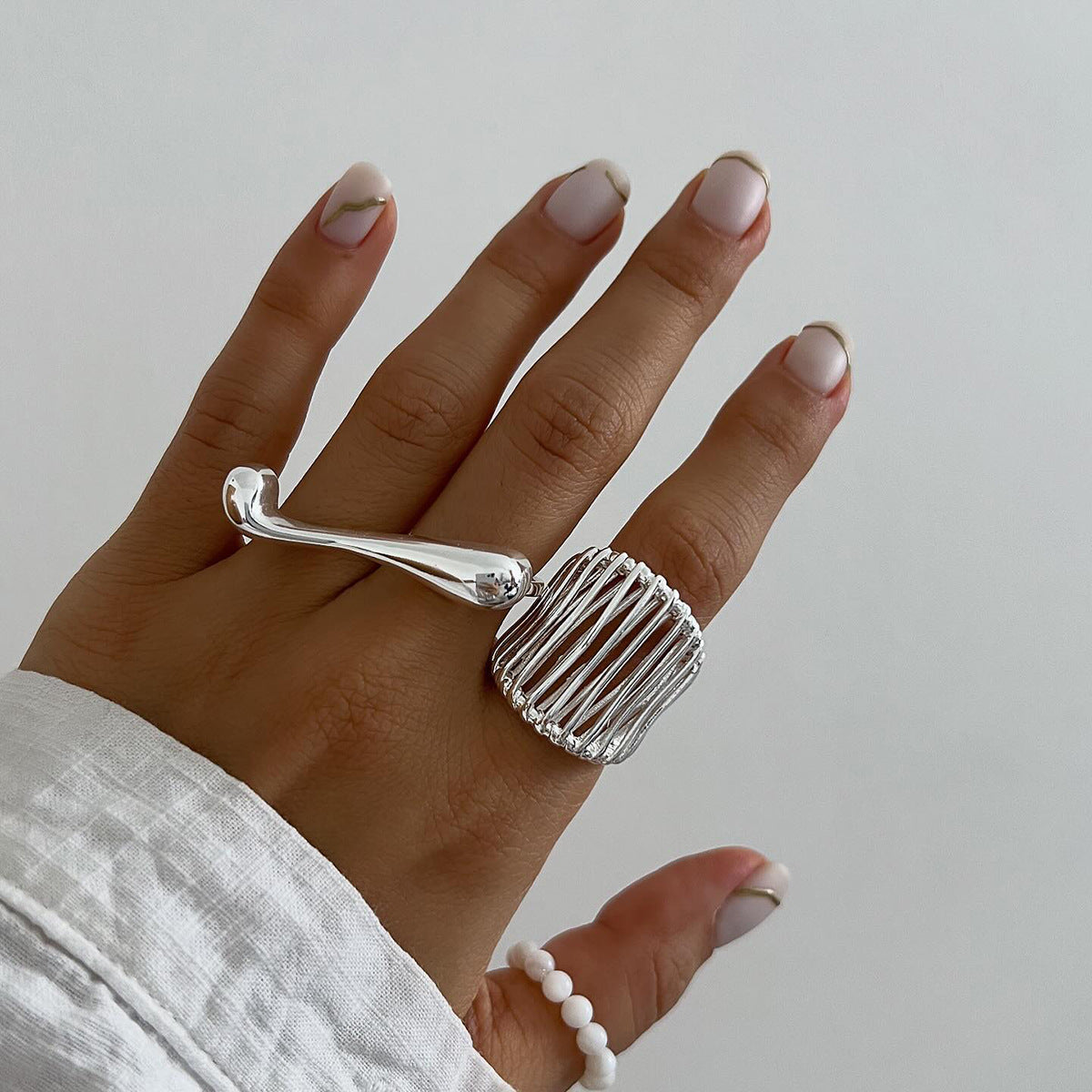 Anello aperto da donna minimalista con goccia d'acqua irregolare in acciaio inossidabile placcato oro 18 carati