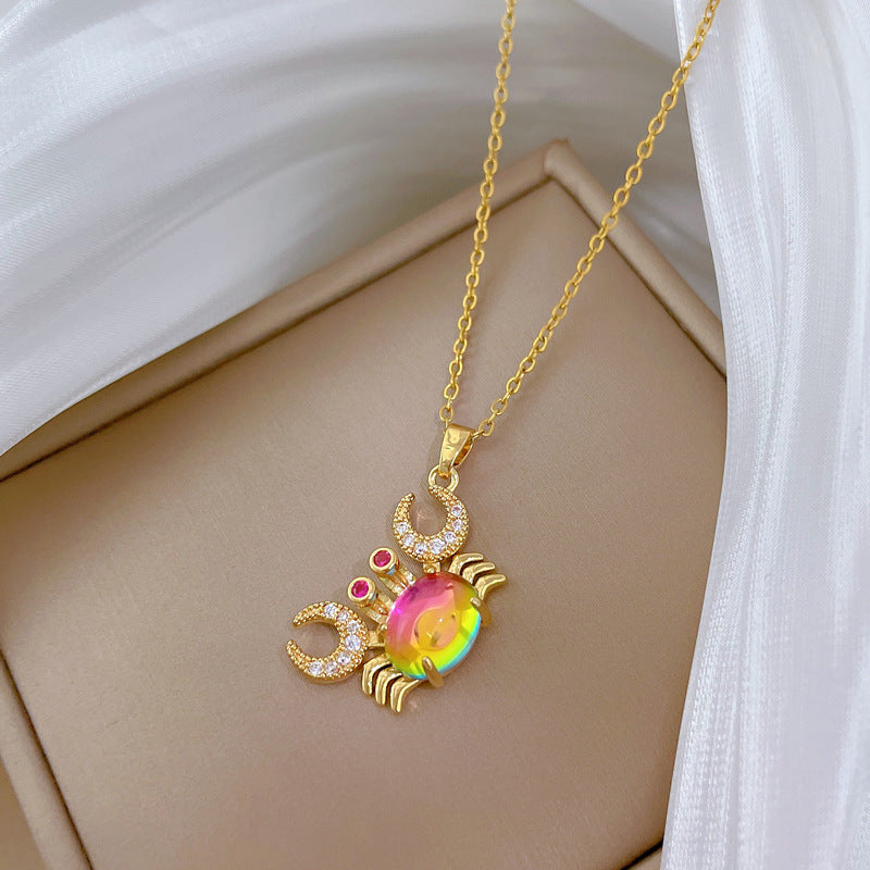 Collana in Acciaio al Titanio a Forma di Granchio in Stile Cartone Animato con Intarsio di Strass per Donne e Unisex, Delicata Catena Clavicola con Design Geometrico