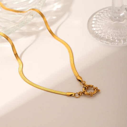 Collar Minimalista de Cadena de Serpiente con Hoja de Acero Inoxidable con Baño de Oro de 18K y Dije Geométrico para Mujer