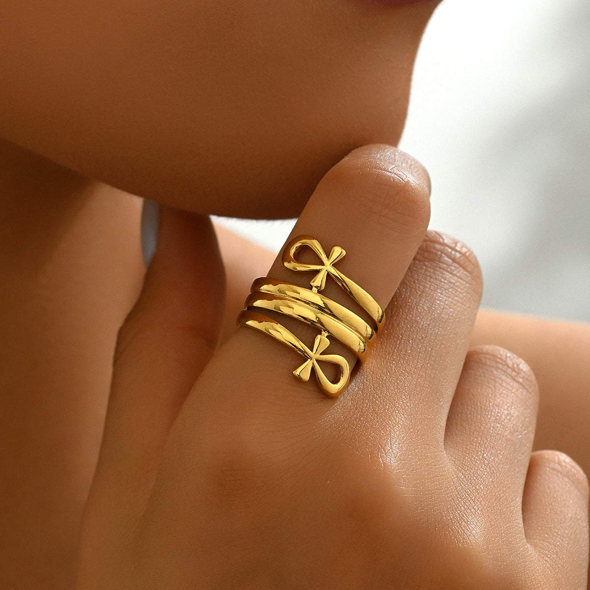 Anillo de Cobre Minimalista con Forma de Lazo y Acabado Chapado para Parejas, Accesorio de Moda Unisex