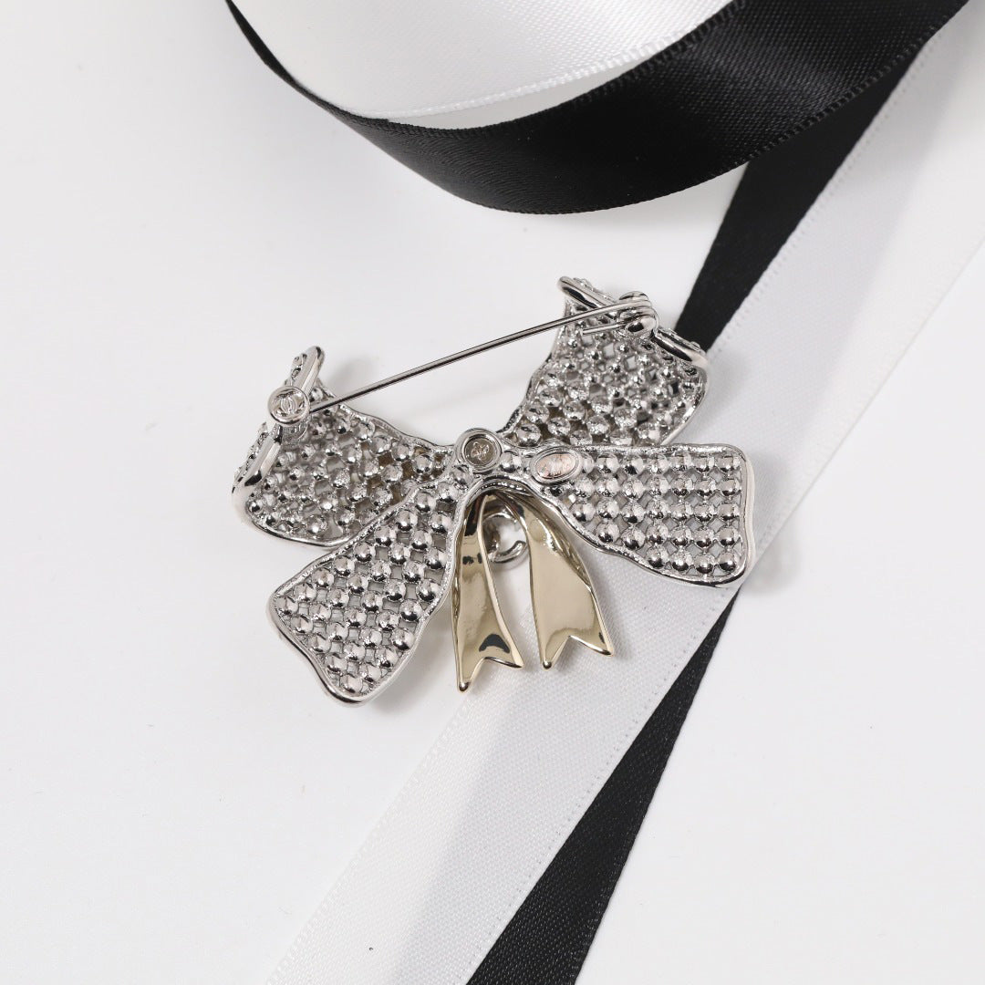 Elegant Luxury Two-Tone Rhinestone Bow Brooch for Women