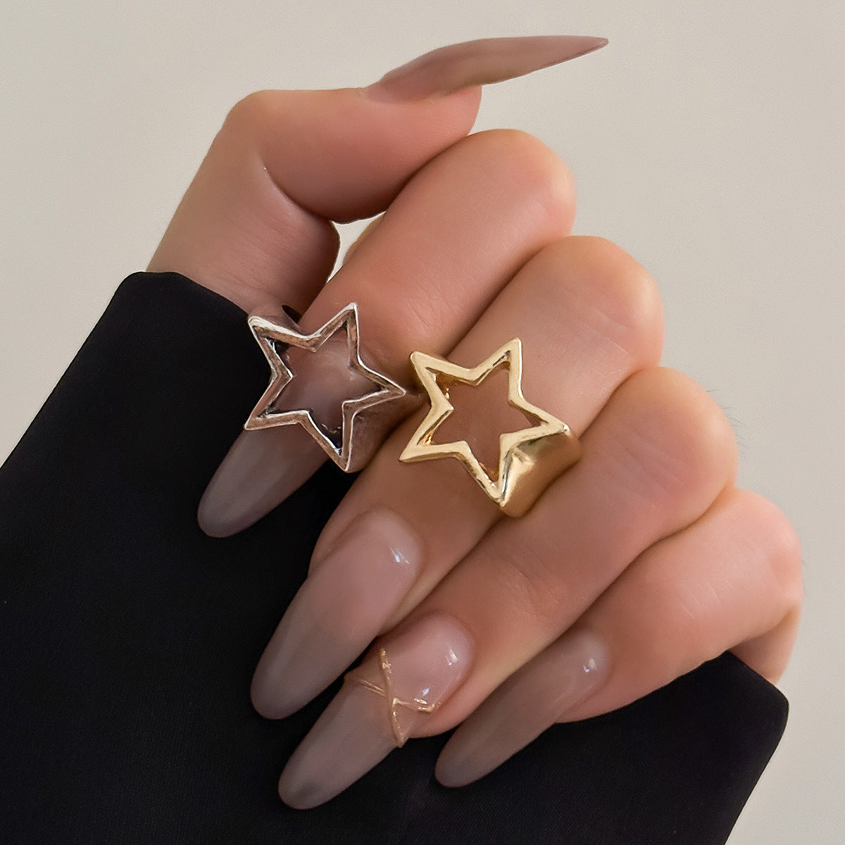 Set di anelli da donna in lega a forma di stella geometrica minimalista con finitura placcata