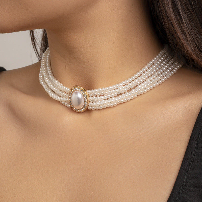 Collana girocollo vintage in stile francese con perle geometriche, ciondolo in lega e catena di perline per donna