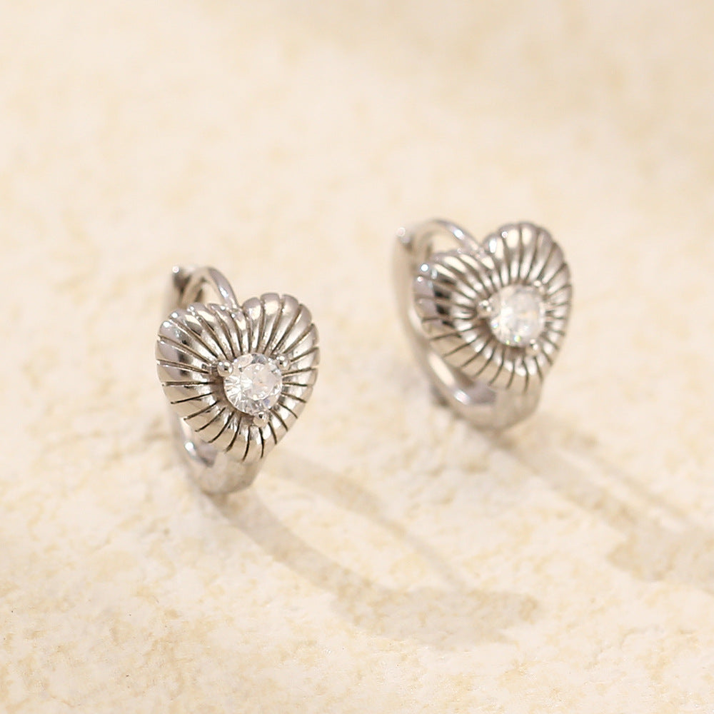 Elegantes aretes de aro chapados en plata de ley 925 con diamantes de imitación en forma de corazón para mujer