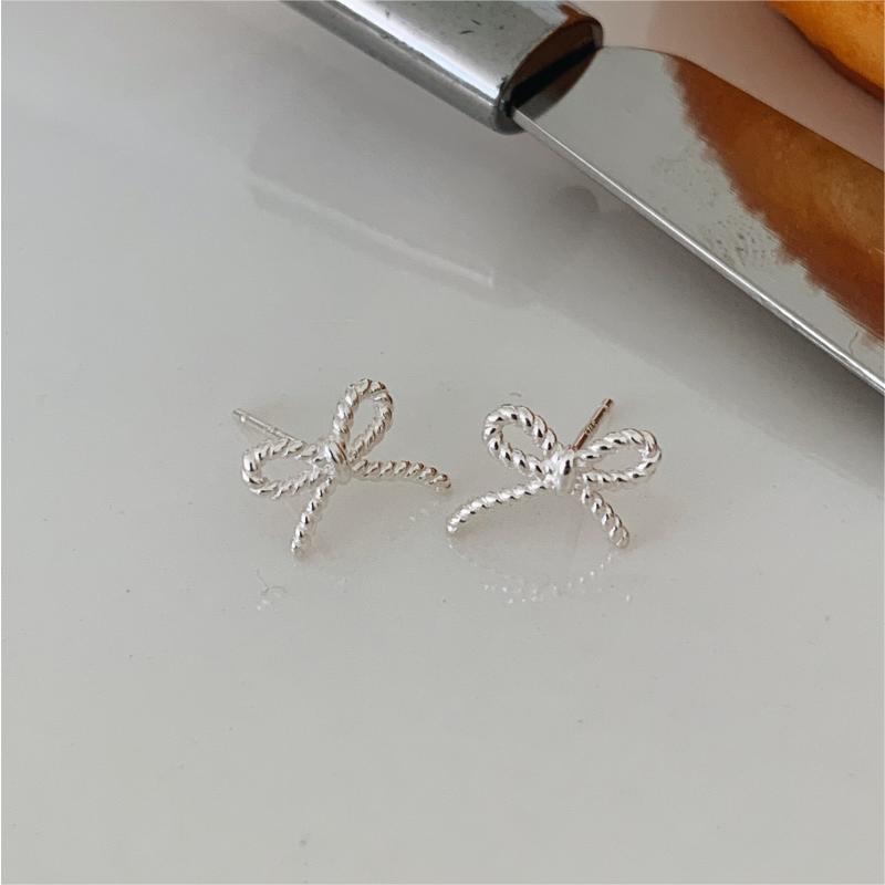 Pendientes Minimalistas de Lazo en Plata de Ley 925 con Acabado Chapado para Mujer