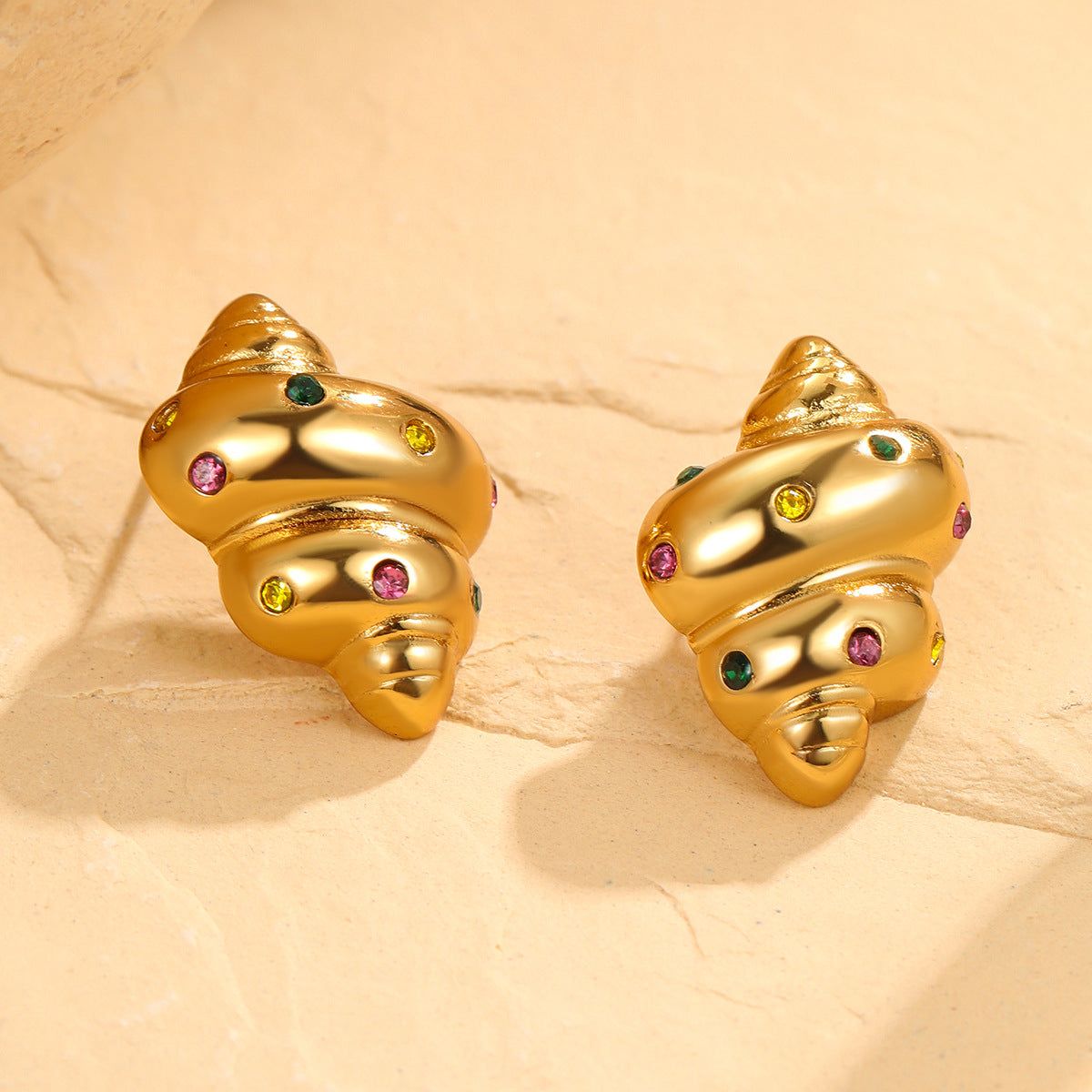 Pendientes de acero inoxidable a la moda con forma de cruasán e incrustaciones de circonitas de colores para mujer