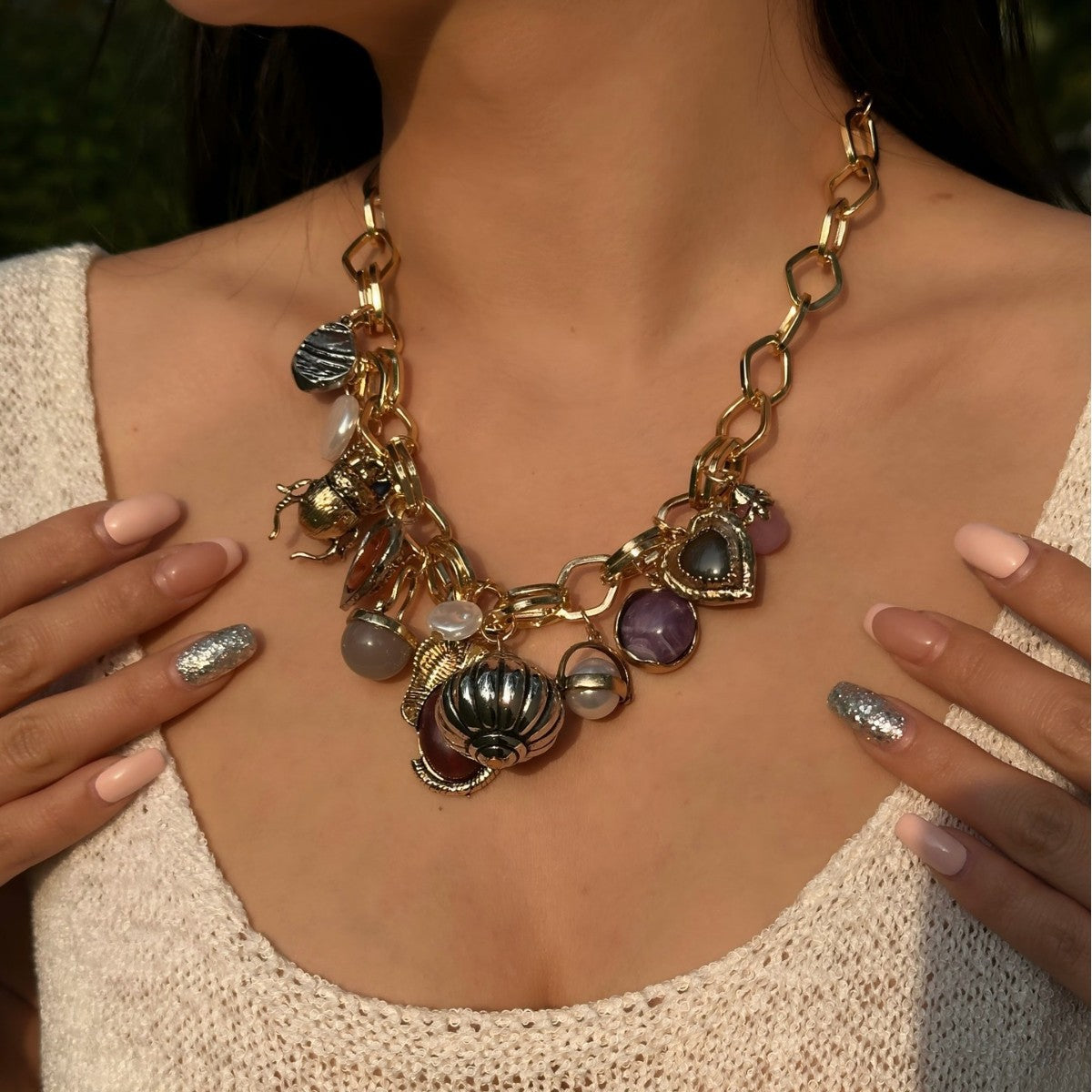 Collana da donna a catena con cavo placcato in lega con ciondolo a forma di cuore barocco vintage, coccinella e perla