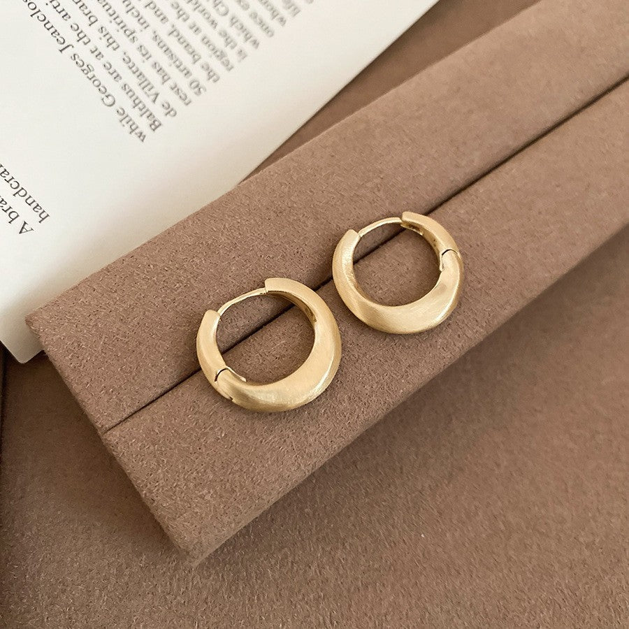 Orecchini a perno geometrici minimalisti in metallo con finitura placcata da donna, gioielli per l'orecchio lussuosi, alla moda e versatili per tutti i giorni