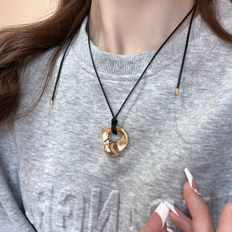 Collana con ciondolo a goccia minimalista dai toni freddi in lega placcata per donna, catena per maglione casual