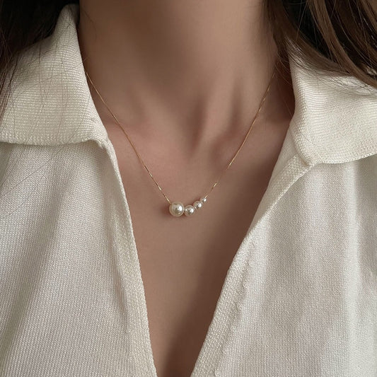 Collana Asimmetrica Geometrica con Perle da Donna con Pendente in Madreperla su Catena a Maglie, Girocollo Stile Lusso Minimalista