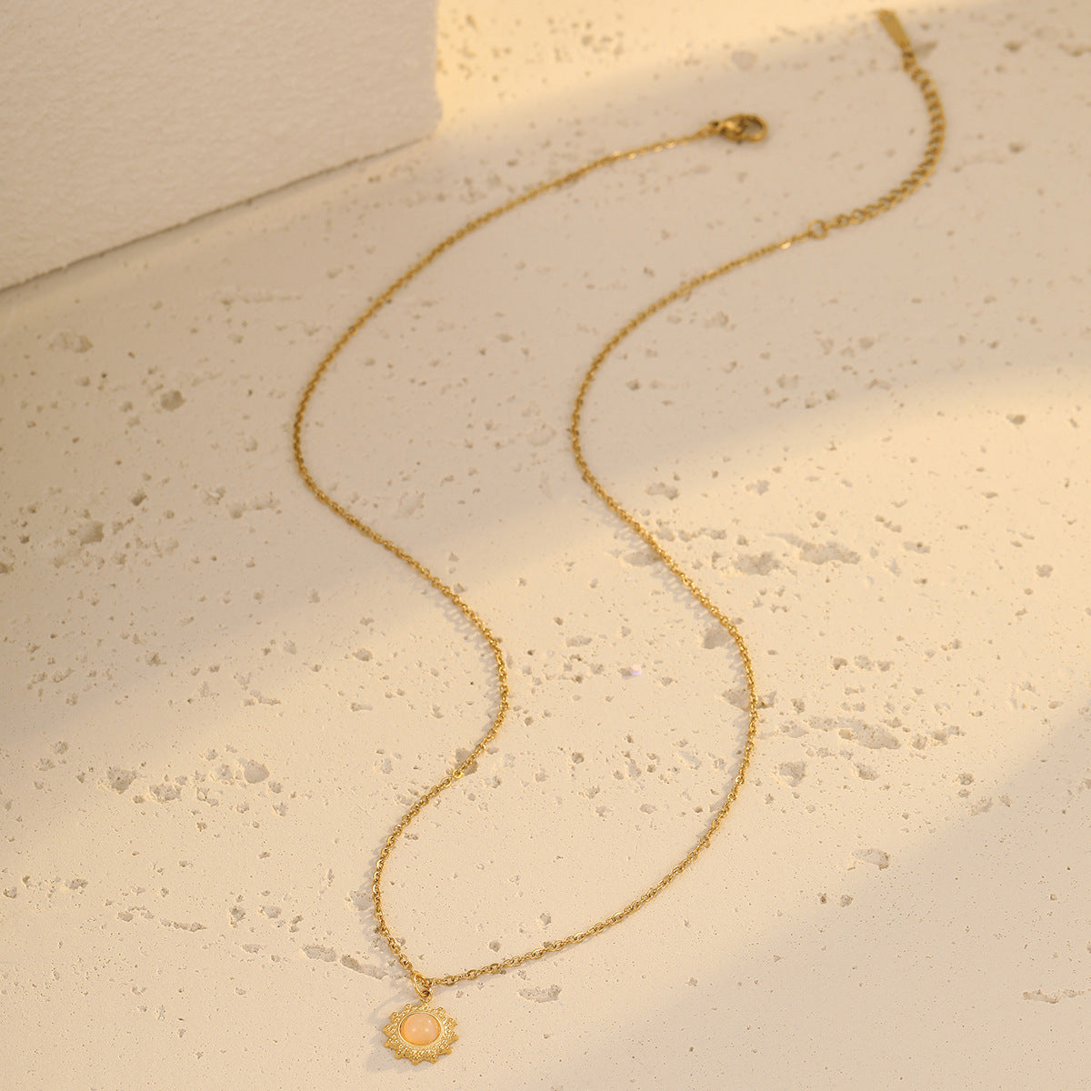 Collana alla Moda da Donna con Ciondolo a Girasole in Pietra Naturale, Acciaio Inossidabile con Finitura Placcata