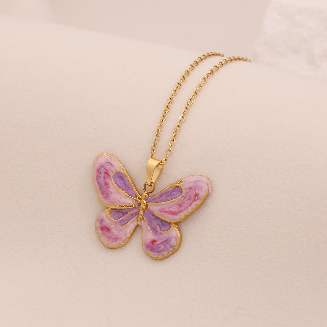 Collana con ciondolo a farfalla smaltata vintage con catena girocollo in acciaio inossidabile a forma di cuore
