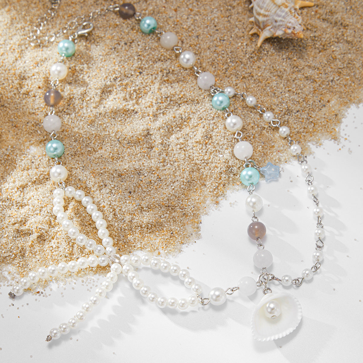 Collana girocollo minimalista con pendente a forma di stella, perla imitazione e perline di agata su catena sottile
