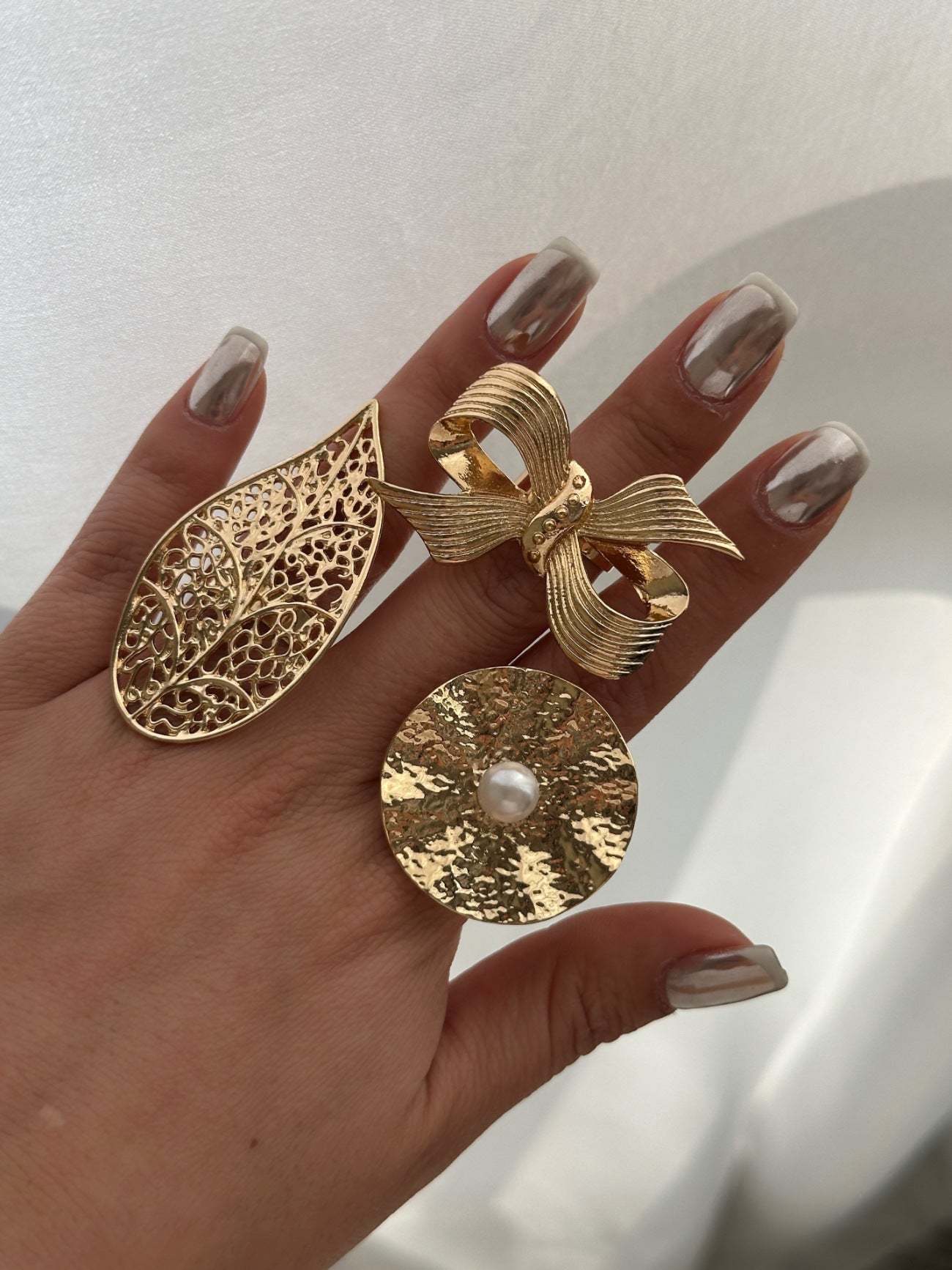 Anillo de aleación chapado, dulce, fresco, floral, con diseño de lazo de perla de imitación