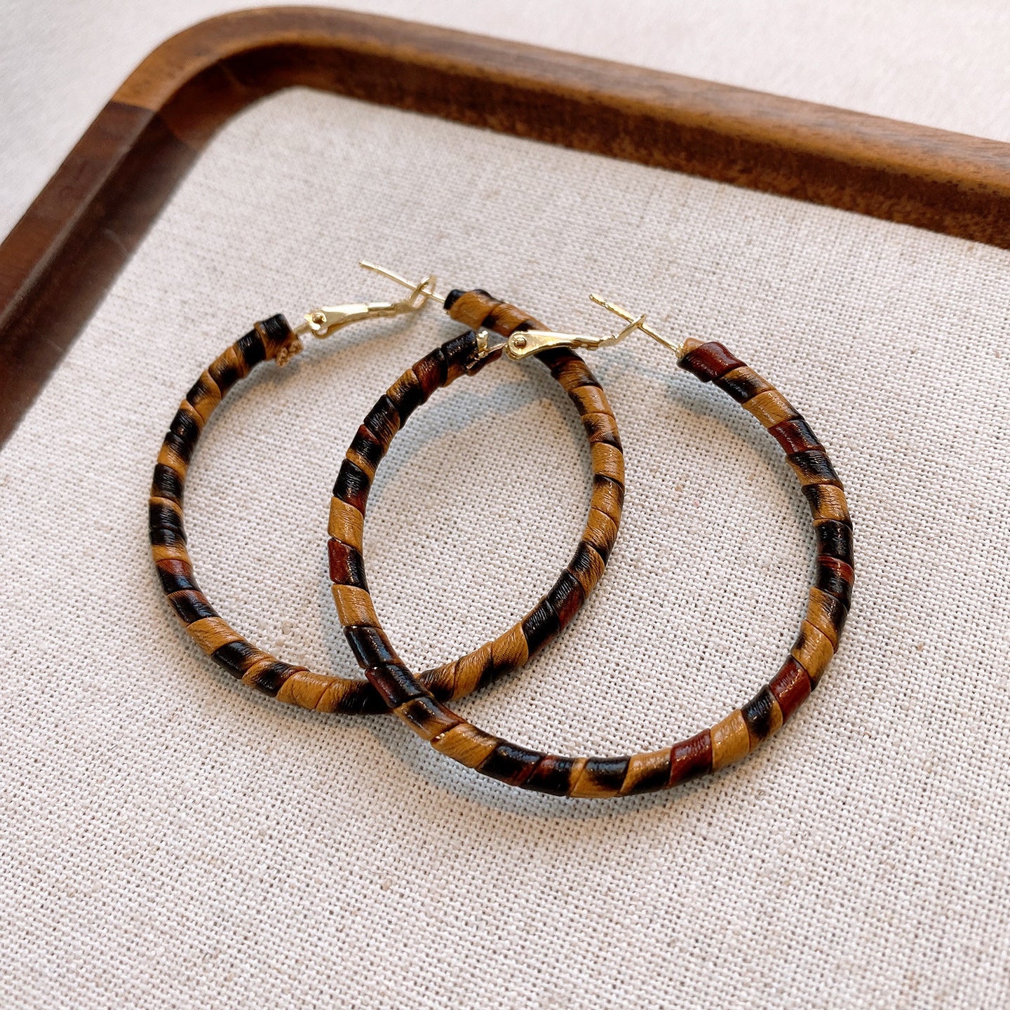 Orecchini a cerchio geometrici rotondi minimalisti da donna con base in rame placcato oro e perni in argento sterling 925, gioielli eleganti di lusso adatti all'ufficio