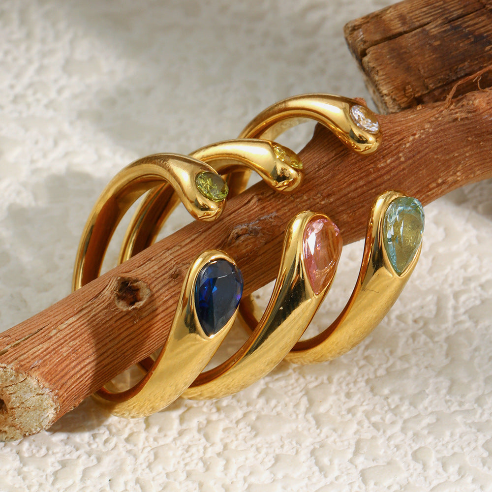 Anillo abierto minimalista de acero inoxidable chapado en oro de 18 quilates con diseño de cabeza de serpiente de circonita para mujer