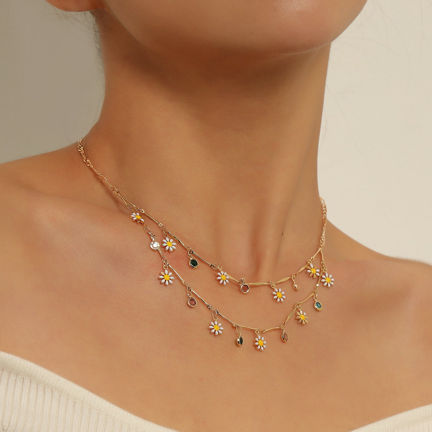 Minimalist Floral Pendant Necklace for Women with Enamel Painted Flower Design, Rhinestone Accented Alloy Drop, Polished Tube Chain