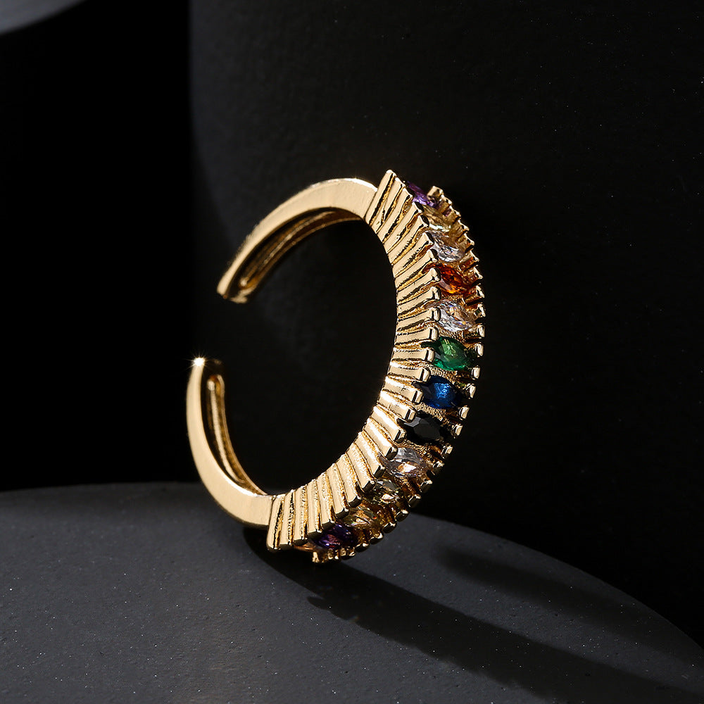 Anello geometrico minimalista in rame placcato oro 18K con intarsi in zirconi cubici colorati da donna