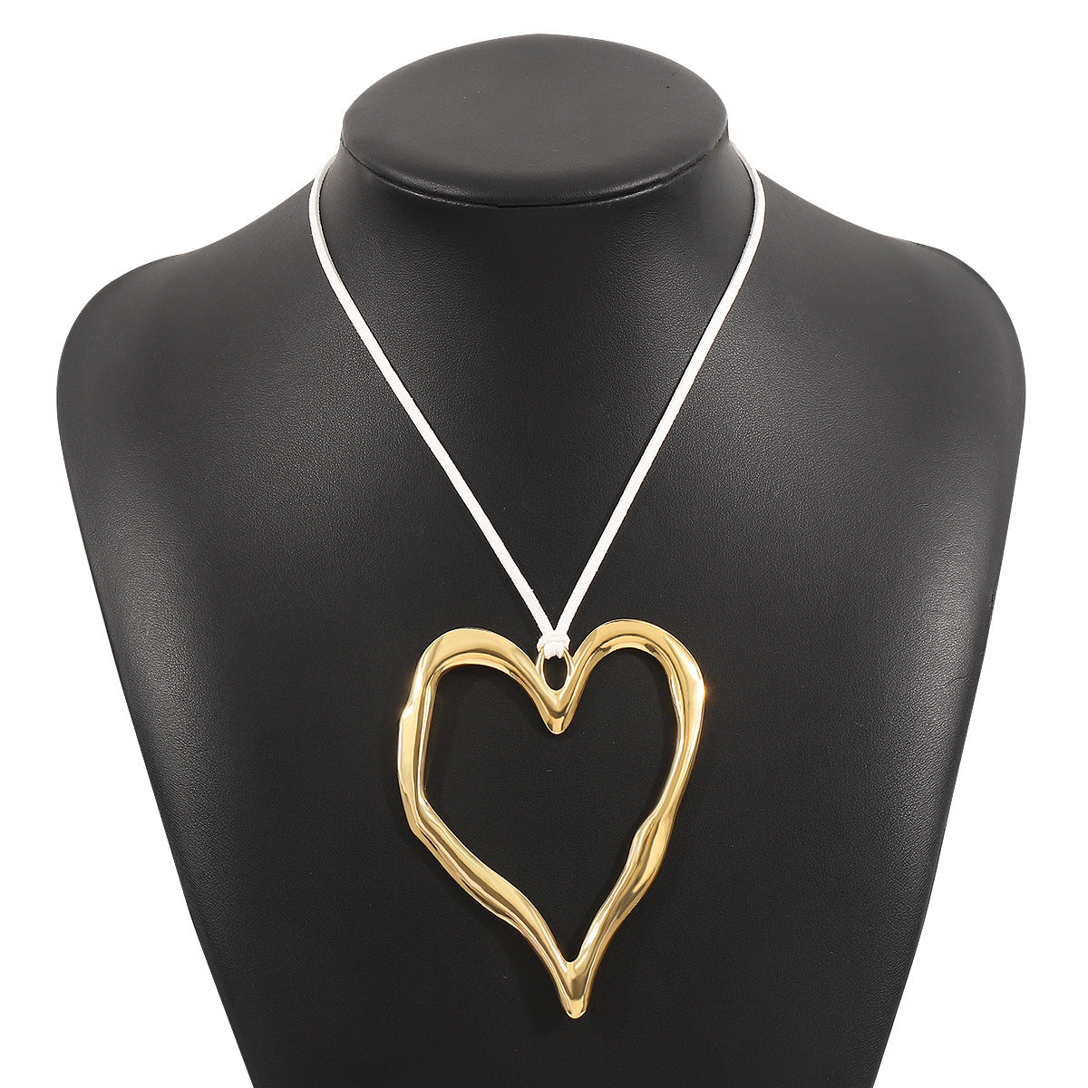 Collar de gargantilla de terciopelo con colgante de corazón hueco irregular extragrande para mujer con dije de aleación