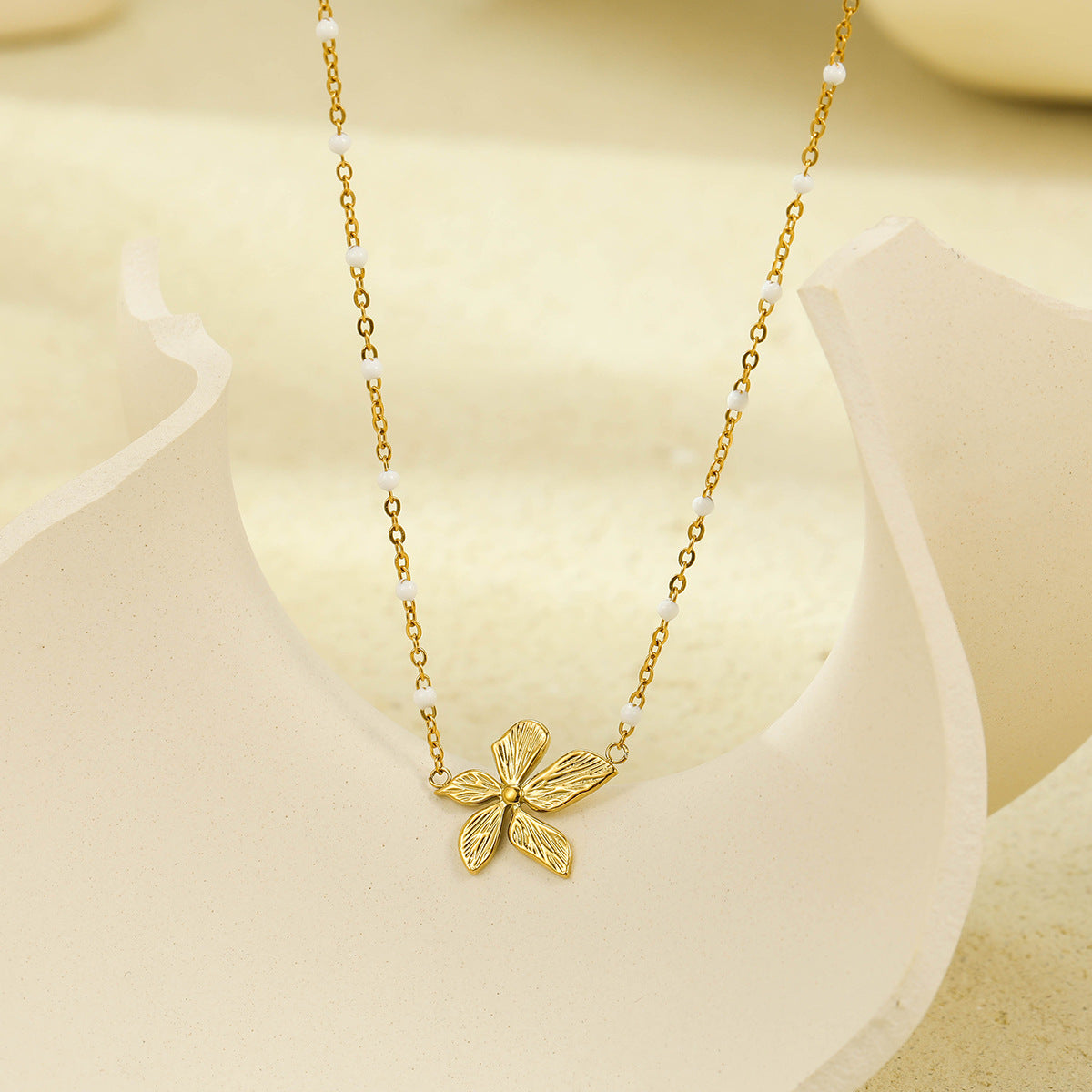 Collana con Pendente a Foglia e Petalo Minimalista alla Moda in Acciaio al Titanio con Finitura Placcata per Donna