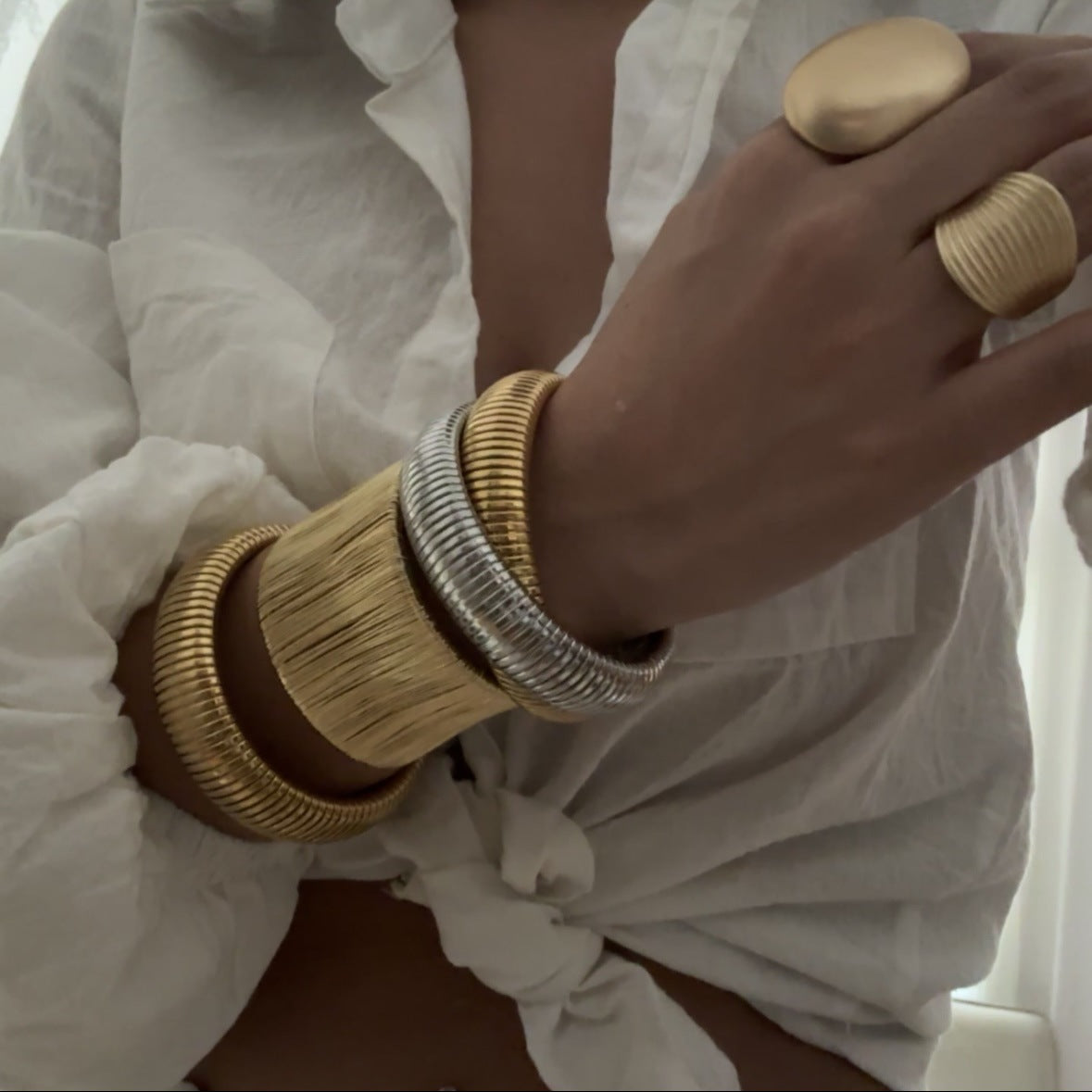 Bracciale da donna in lega placcata con forme geometriche vuote