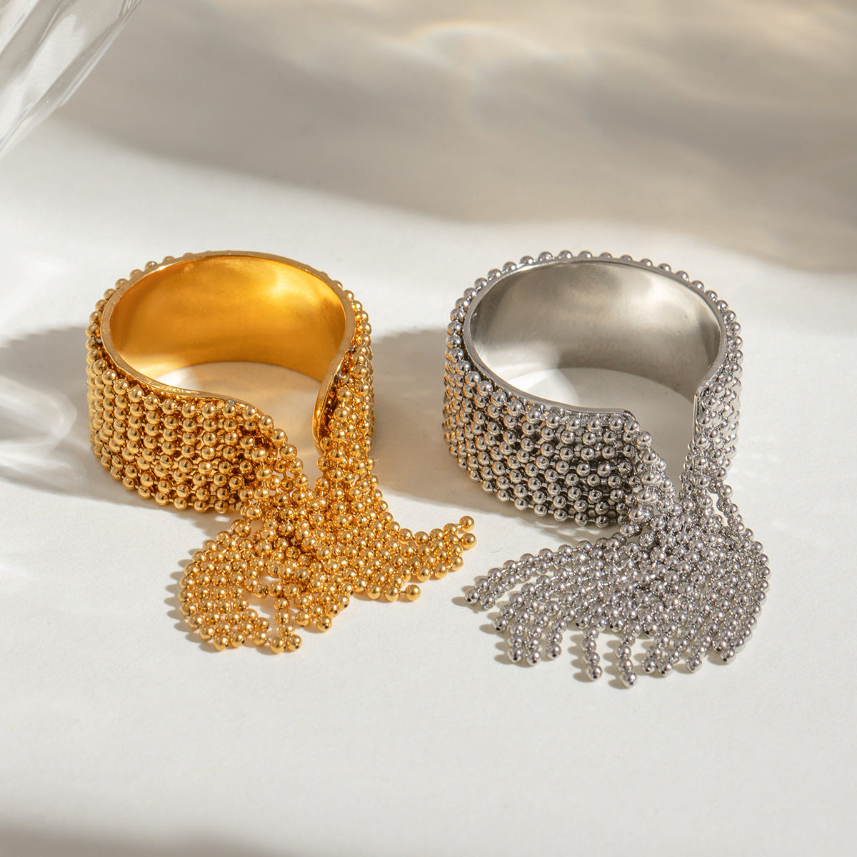 Anello in acciaio inossidabile a U stile vacanza con finitura placcata da donna
