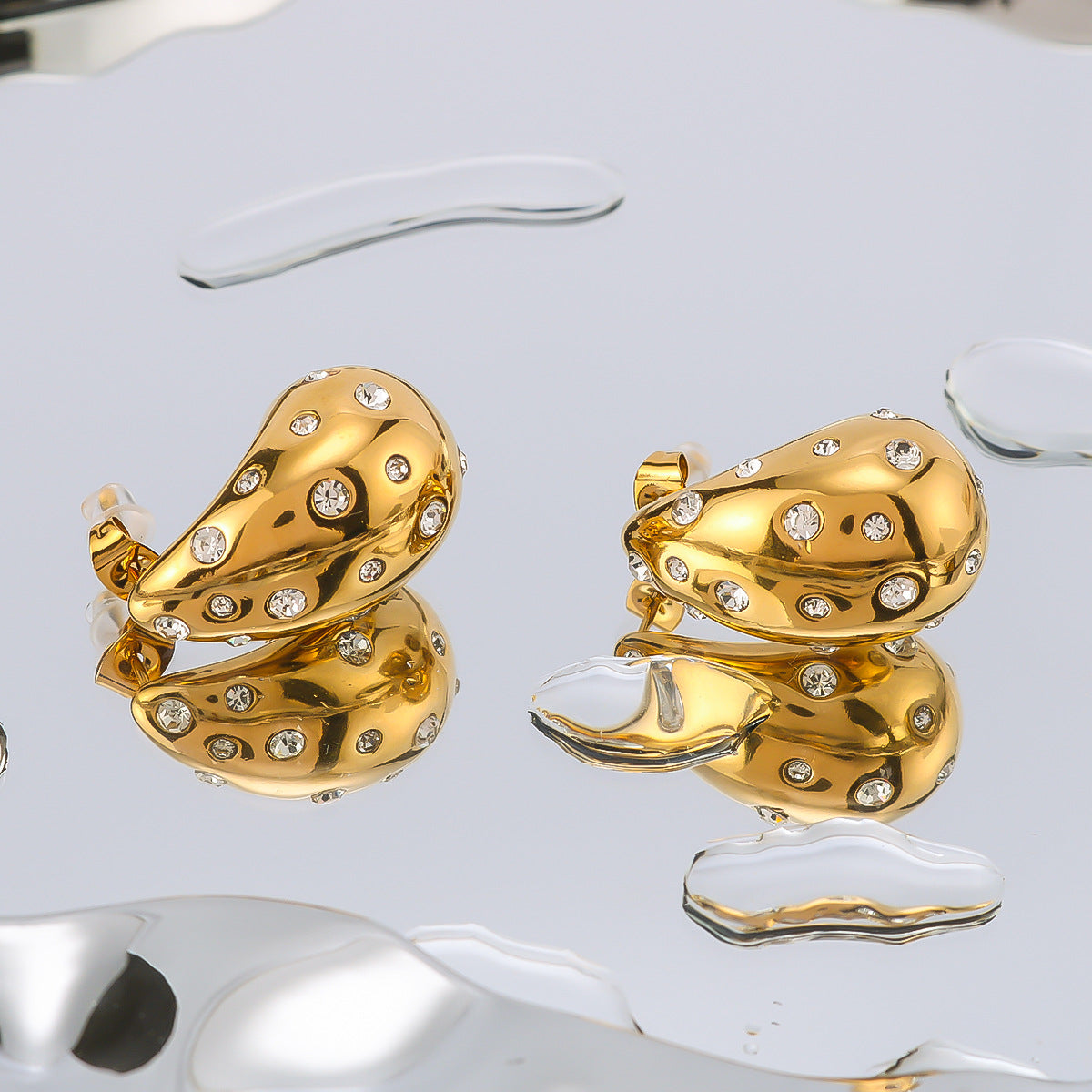 Orecchini da donna in acciaio inossidabile a forma di goccia, dal gusto vintage, con intarsi in strass e placcatura sottovuoto in oro 18 carati